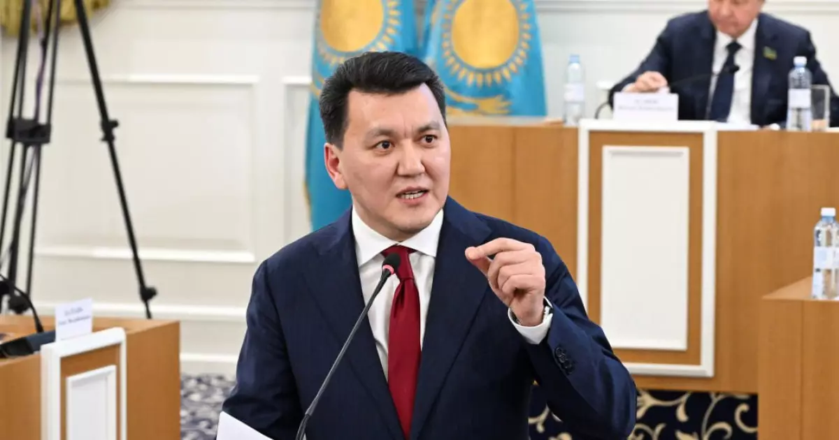   Қолданыстағы Конституцияны 12 адам жазған, соның үшеу шетелдік мамандар – Ерлан Қарин   