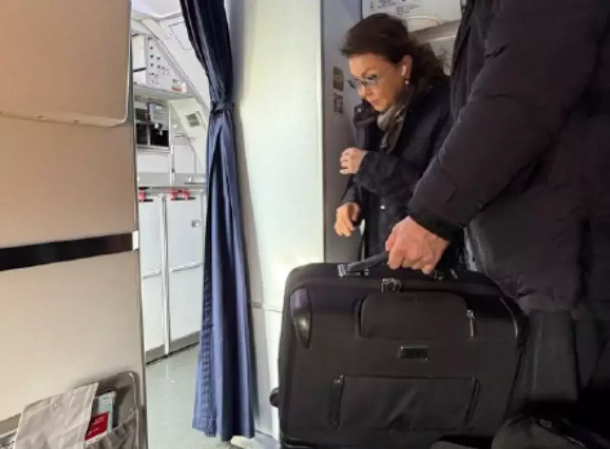 Даригу Назарбаеву заметили на регулярном рейсе