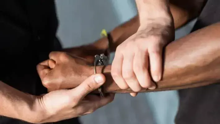 В центре Ташкента неизвестные похитили мужчину, засунув его в автомобиль