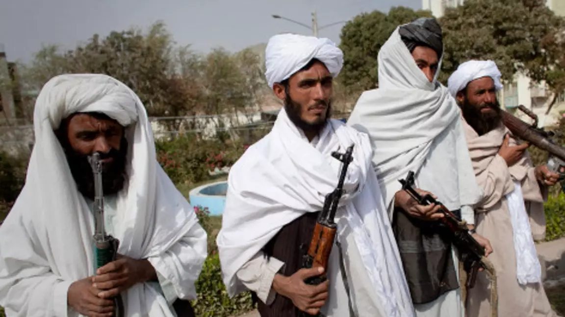 "Тек сүйегін сындырса жазаланады". Ауғанстанда тәліптер әйелдерді ұруға рұқсат беріп, дүре соғатын жаза енгізді