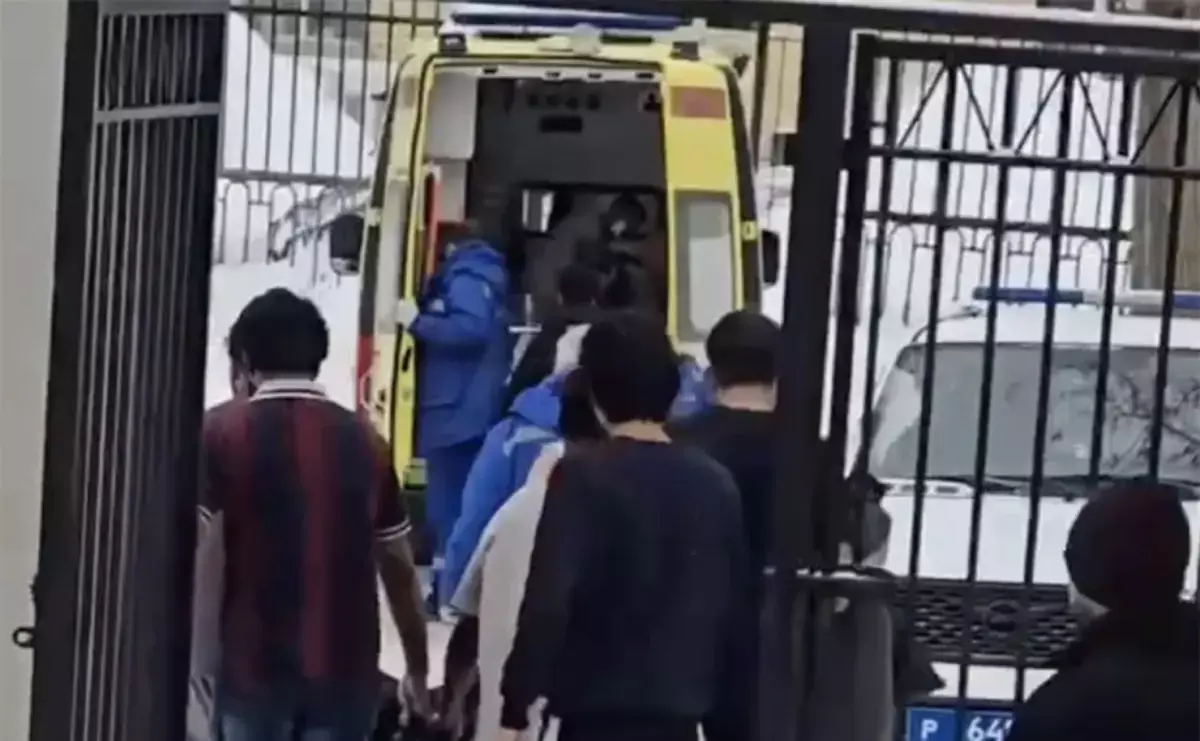 Неизвестный с ножом напал на студентов в общежитии университета в Уфе: два человека тяжело ранены - новости на Lada.kz 07.02.2026