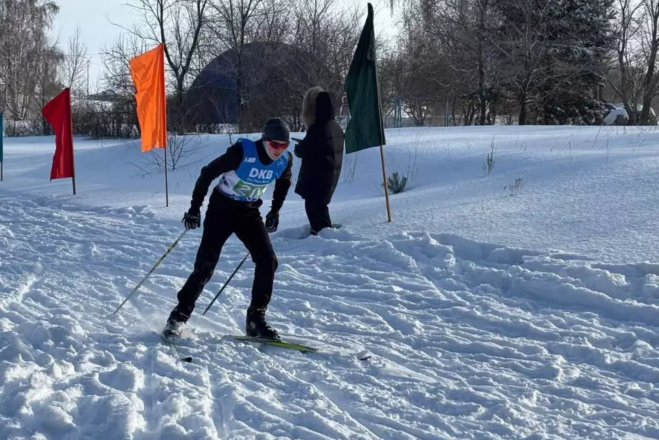 Акмолинцы поддержали участников зимней Олимпиады лыжным забегом