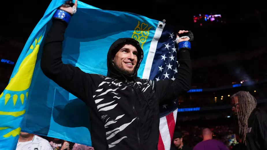 Николай Веретенников нокаутировал Нико Прайса. Видео первой победы Казахстана в UFC в 2026 году