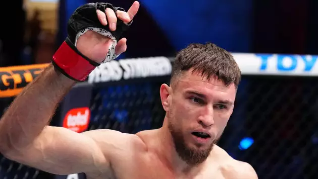 Казахстанец уничтожил соперника в UFC: видео полного боя