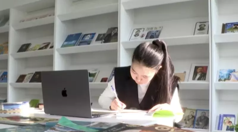 17-летняя школьница из Павлодара выучила 9 языков и купила квартиру