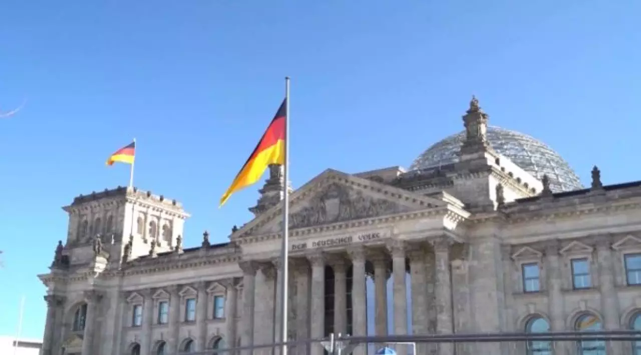 Германия вдвое сократила число заявок на убежище