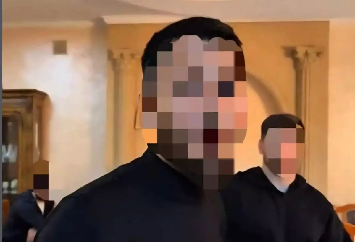 Алматы: Қазақ қыздарын балағаттаған шетелдіктер 15 тәулікке қамалды