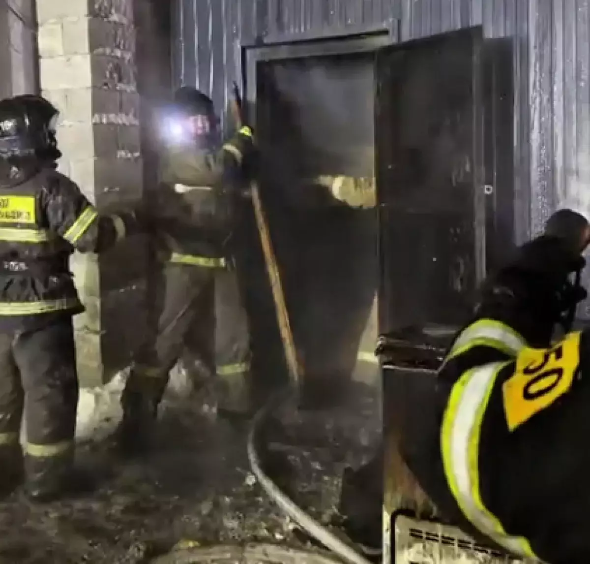 Огонь охватил кафе в Астане