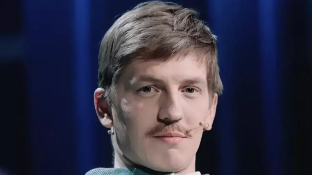 Алексей Щербаков Сабуровтың соңынан еріп, Алматыға ұшып келді