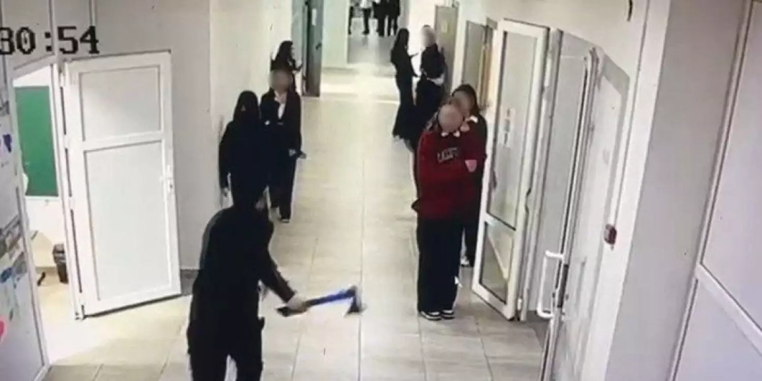 Құлсарыдағы мектеп директоры оқушының балтамен шабуылынан кейін қызметінен кетті