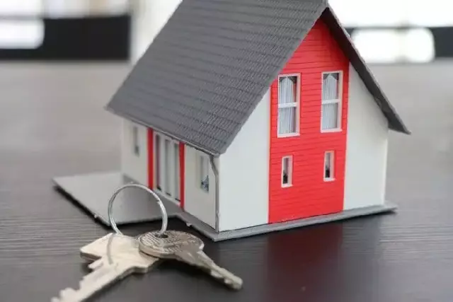 Тоғыз тіл білетін оқушы Астанадан пәтер сатып алды