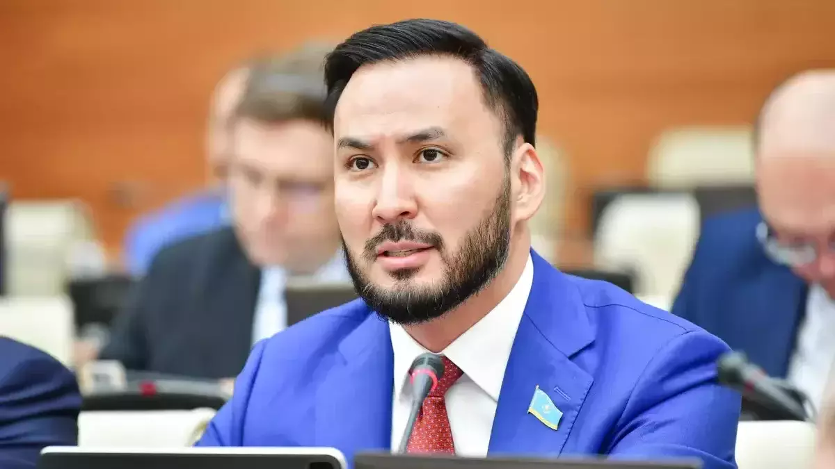 Будут ли «общие деньги»? Депутат прояснил, зачем тенге закрепляют в Конституции