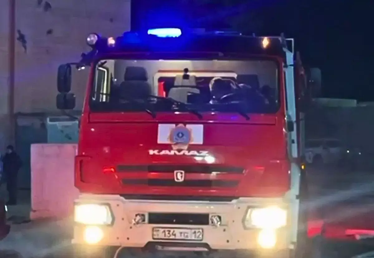 Горевшая ночью в Актау квартира стала причиной эвакуации 30 человек – ДЧС - новости на Lada.kz 08.02.2026