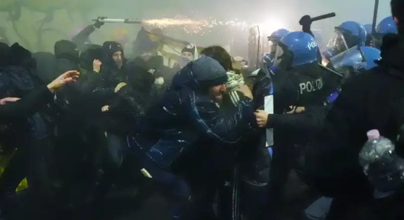 Протесты против ICE в Милане переросли в уличные столкновения