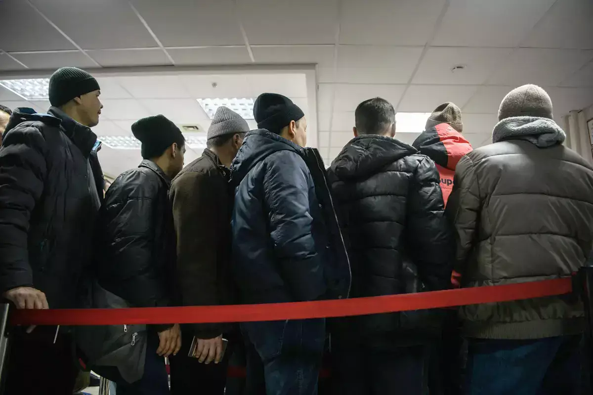 С 1 марта казахстанцы рискуют потерять работу в российских регионах из-за новых правил - новости на Lada.kz 08.02.2026