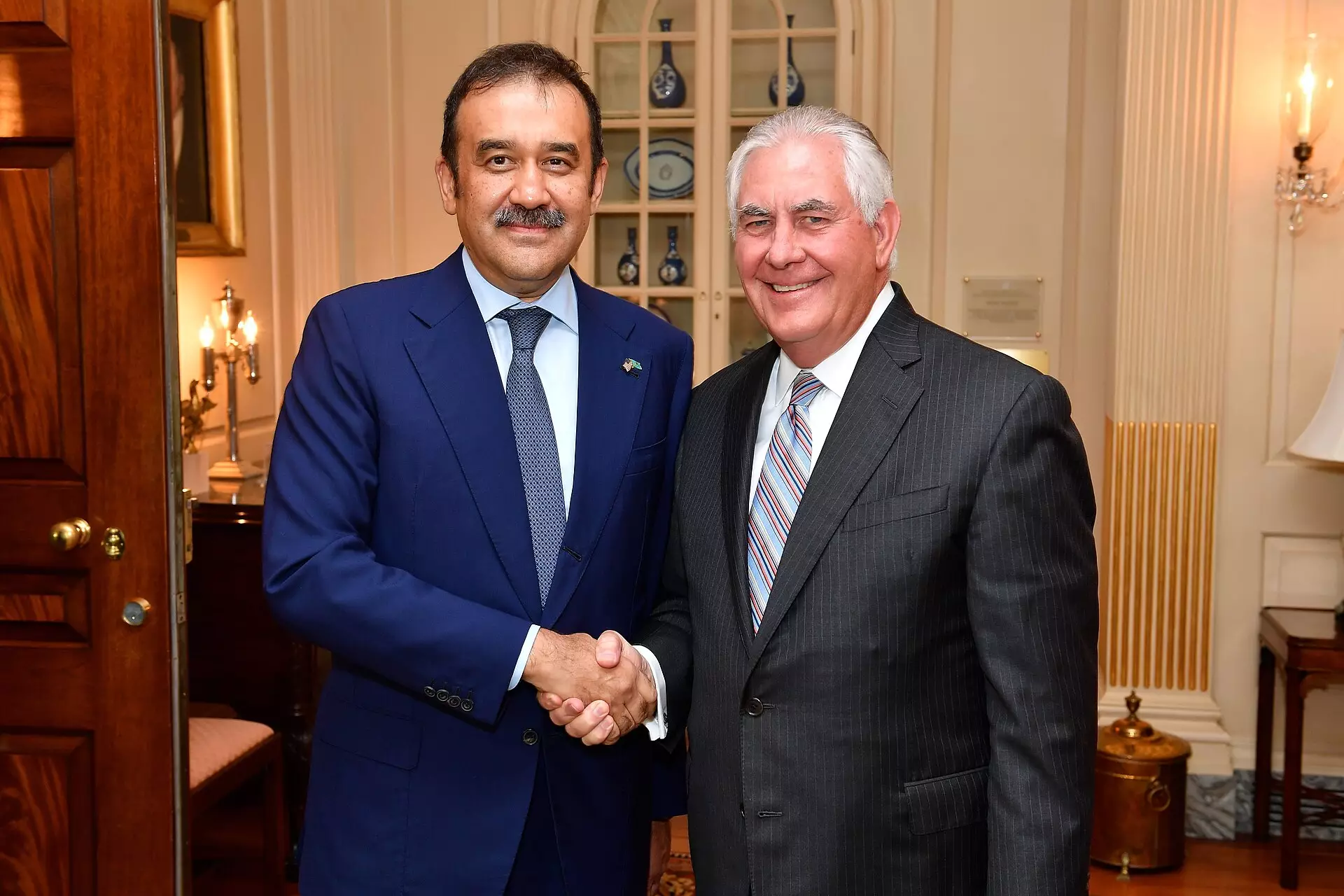 Бывший глава КГБ заявляет, что у Кремля и Казахстана есть компромат на Трампа.