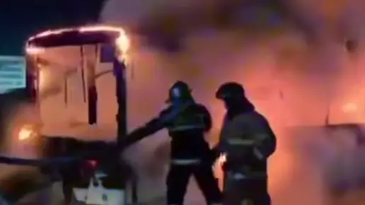 Астанада жол бойындағы автобус түгелдей жанып кетті