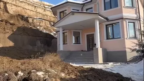 Талғар ауданында топырақ сырғып түсті: тұрғын үйлер мен көліктерге зақым келді