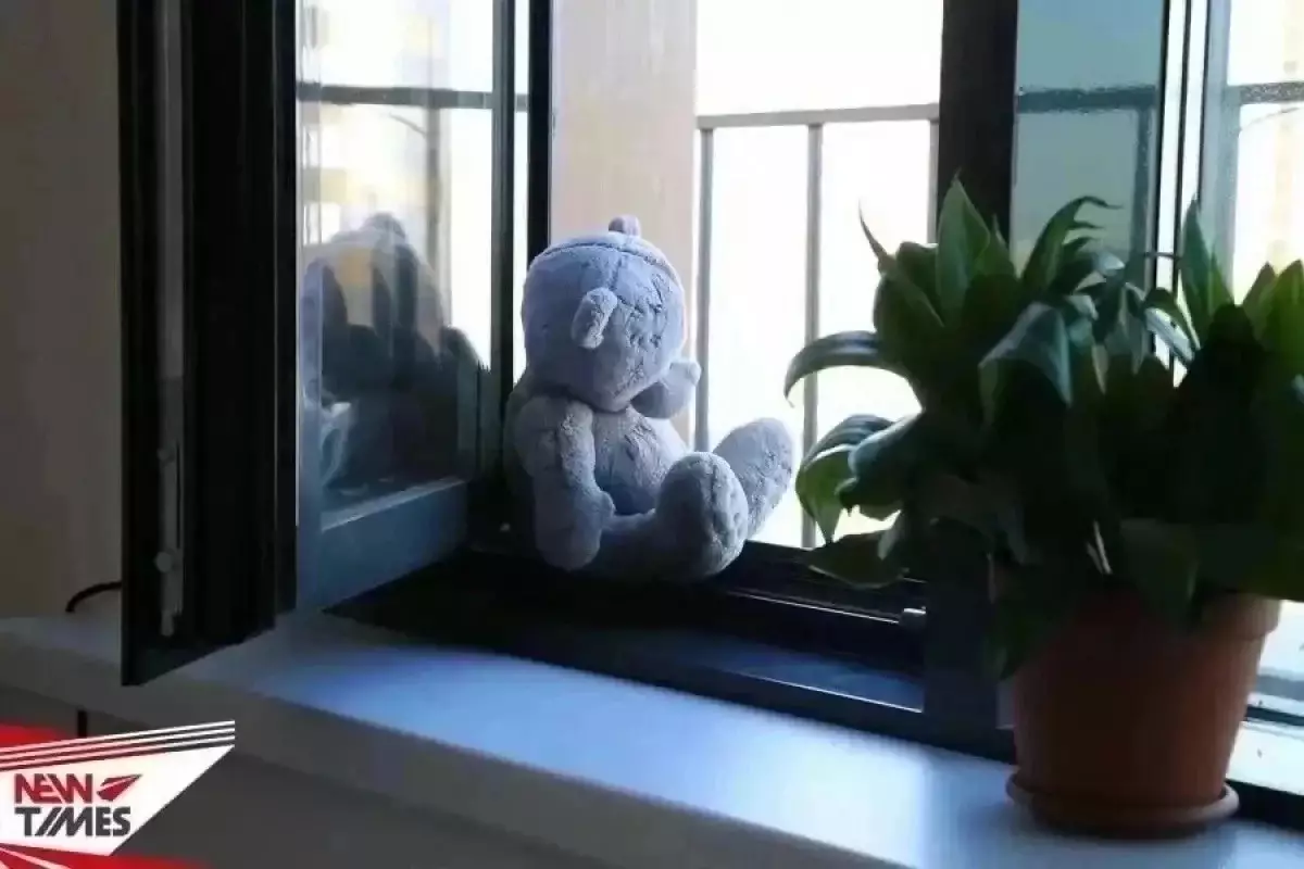 Мать выбросила двоих малолетних детей из окна пятого этажа в Жамбылской области