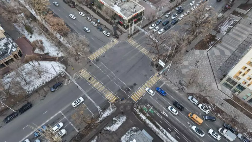 В Алматы на загруженных перекрестках поменяют работу некоторые светофоры