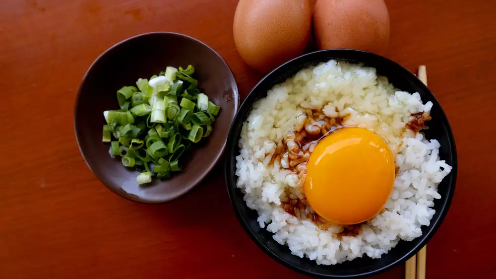 Японские ученые назвали завтрак, снижающий работоспособность по утрам