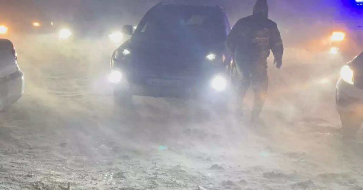   Қордай ауданында қар құрсауынан 50 жеңіл және 30 жүк автокөлігі шығарылды   