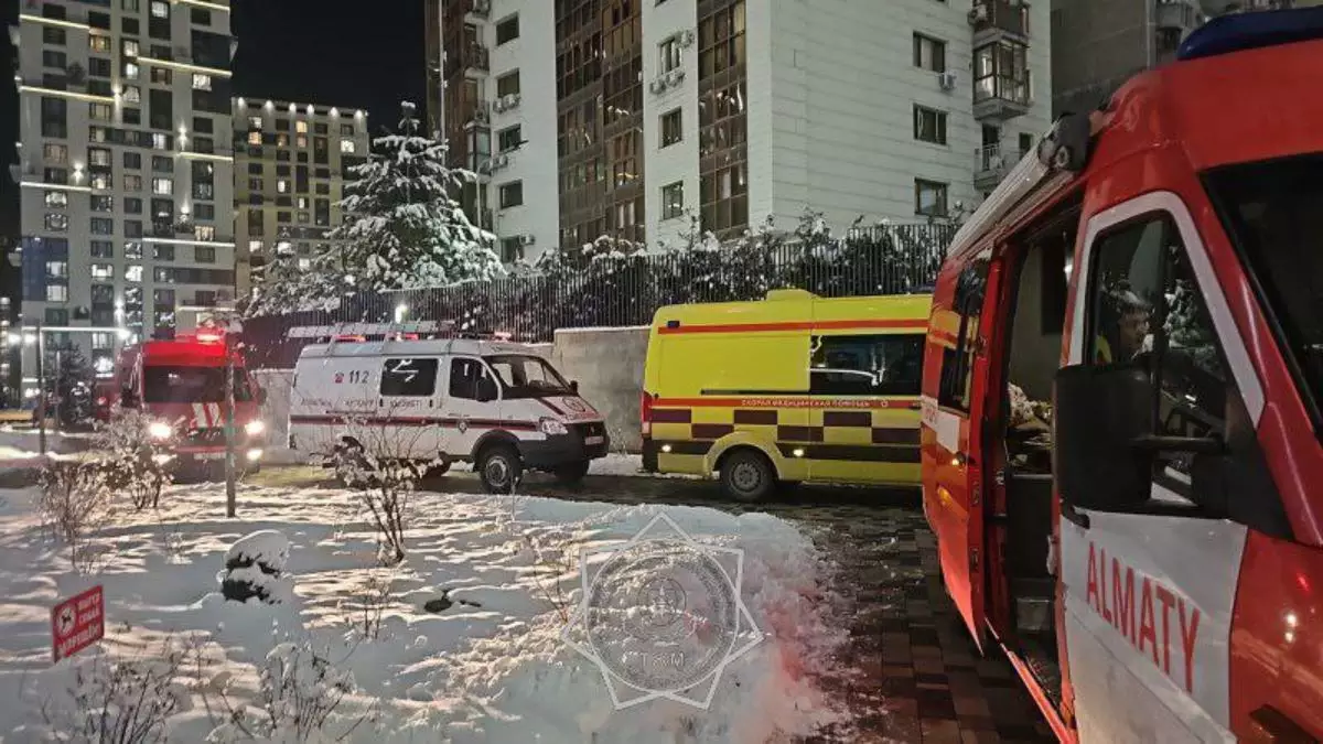 Алматыда Әл-Фараби даңғылындағы тұрғын үй кешенінің сыртқы жарықтандыру жүйесінен өрт шықты