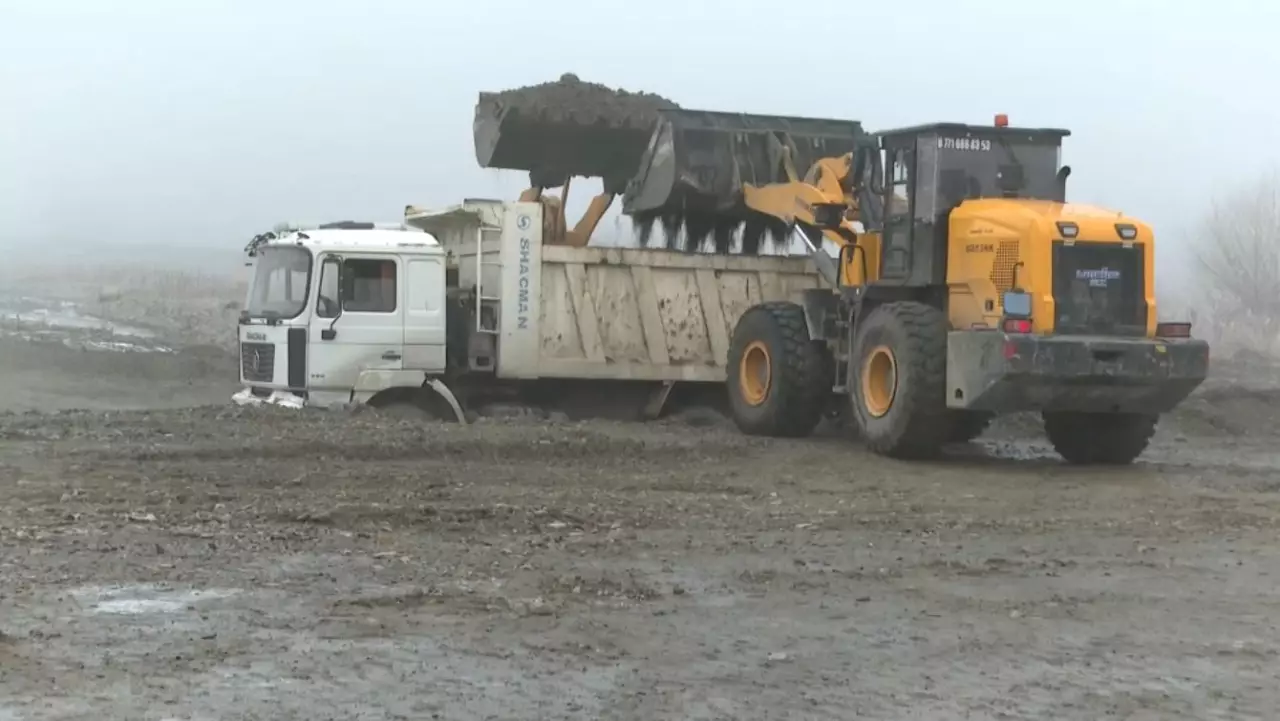 Жетісудағы Қаратал өзеніне бөгет салынып жатыр