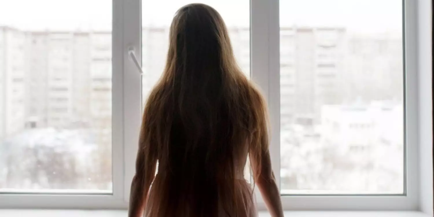 Таразда әйел екі баласын бесінші қабаттан лақтырып жіберді