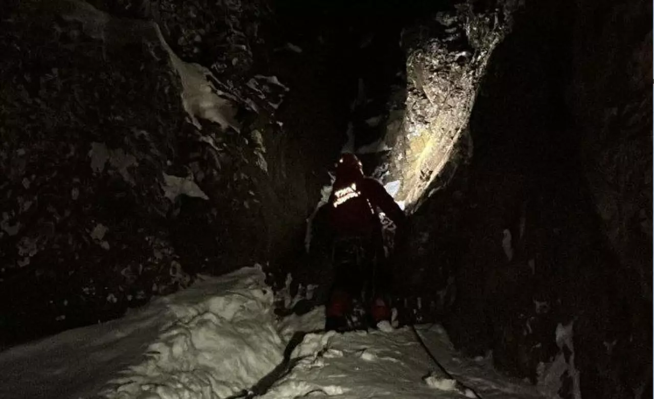 Световой сигнал SOS спас мужчину в горах Алматы