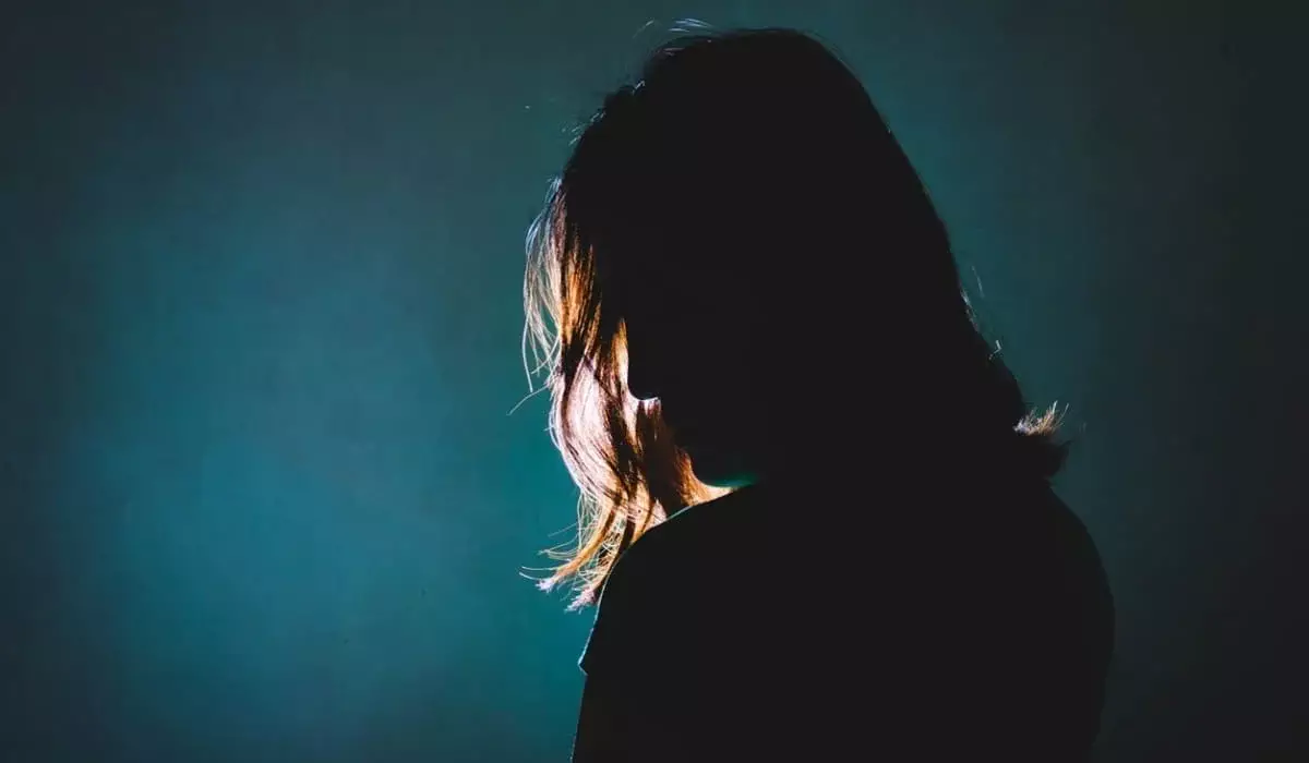 Женщина выбросила двух своих детей из окна 5-го этажа в Таразе