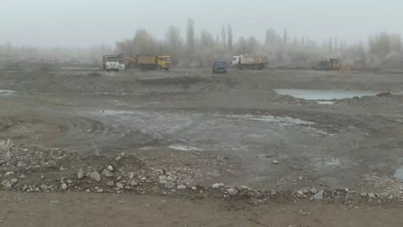 Дамбу протяженностью 10 км строят в Каратальском районе