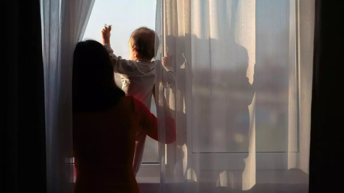 Выбросила детей из окна: в Жамбылской области расследуют покушение на убийство малолетних