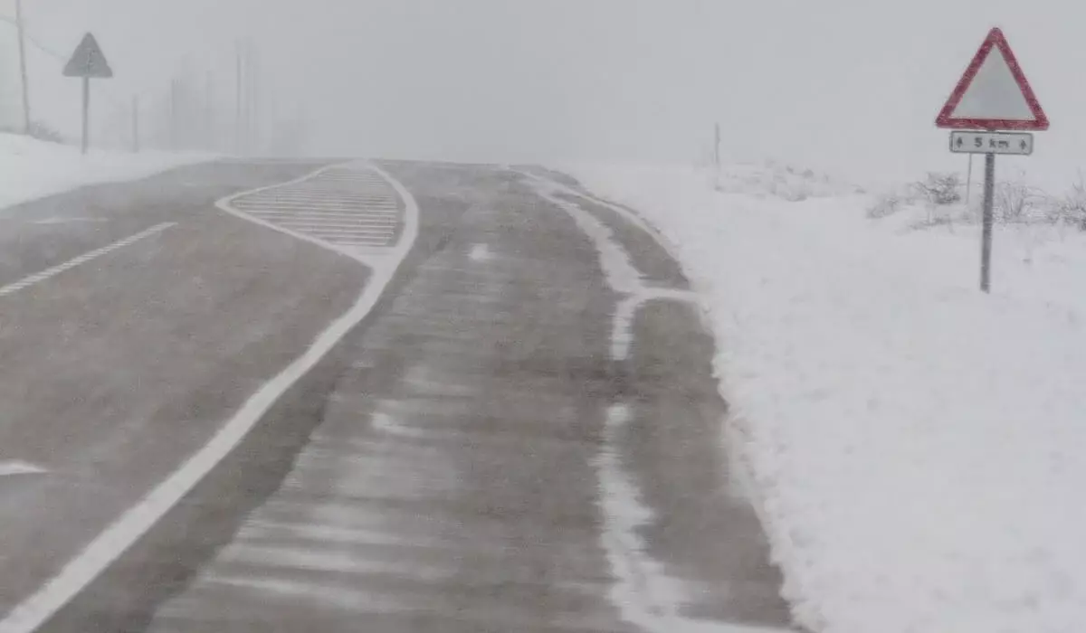 Дороги заметет в 11 областях Казахстана