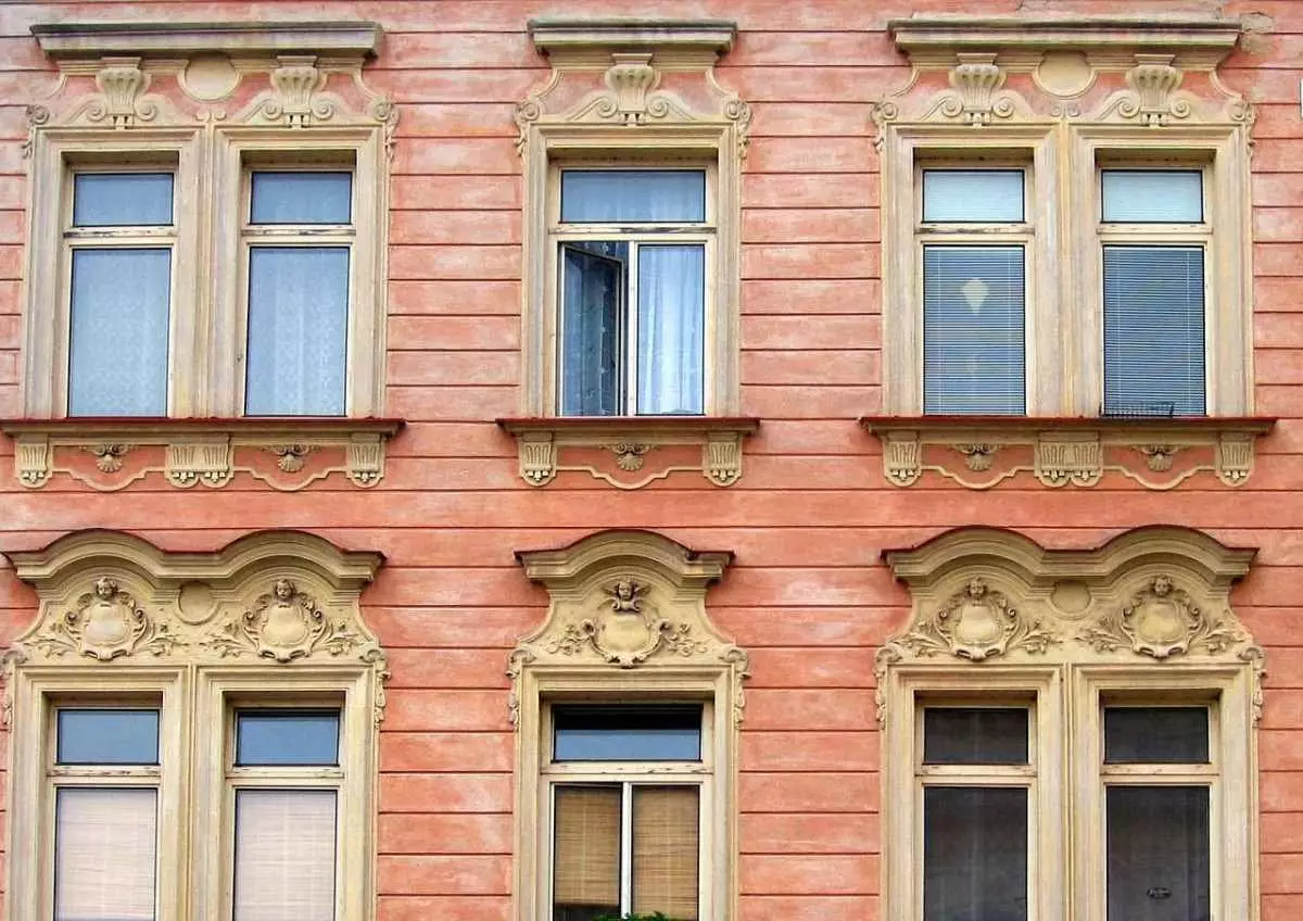 Мать выбросила из окна двоих детей в Жамбылской области