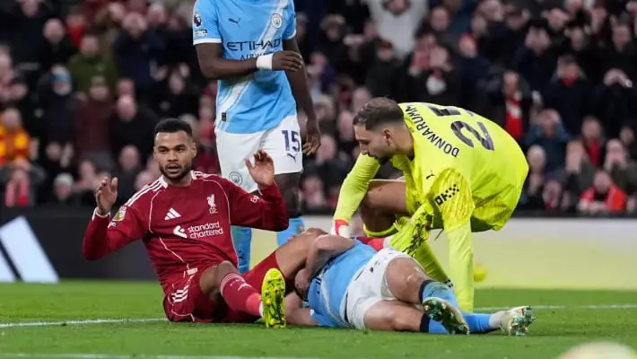 The Sun: Абдукодир Хусанов избежал серьезной травмы в матче с «Ливерпулем»