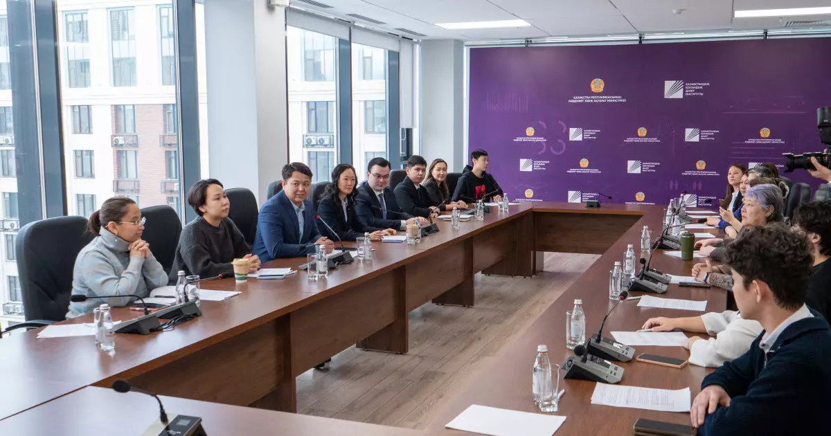  Волонтерлер жаңа Конституция жобасын қолдау жөнінде үндеу жариялады 