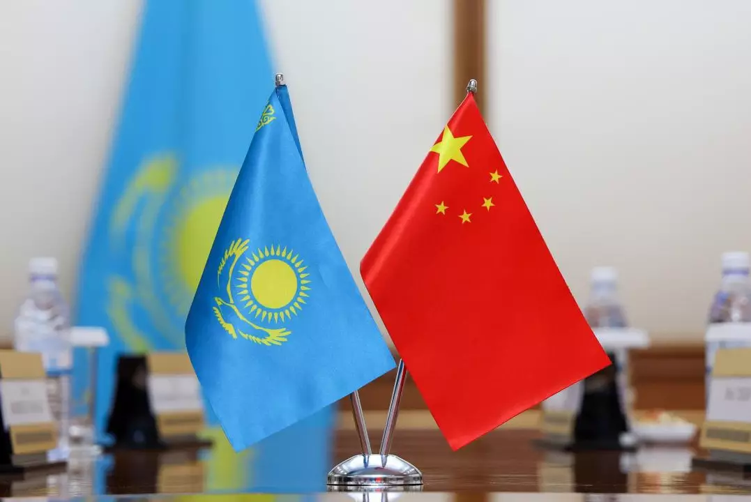 Казахстан и Китай обсудили военное образование и сотрудничество