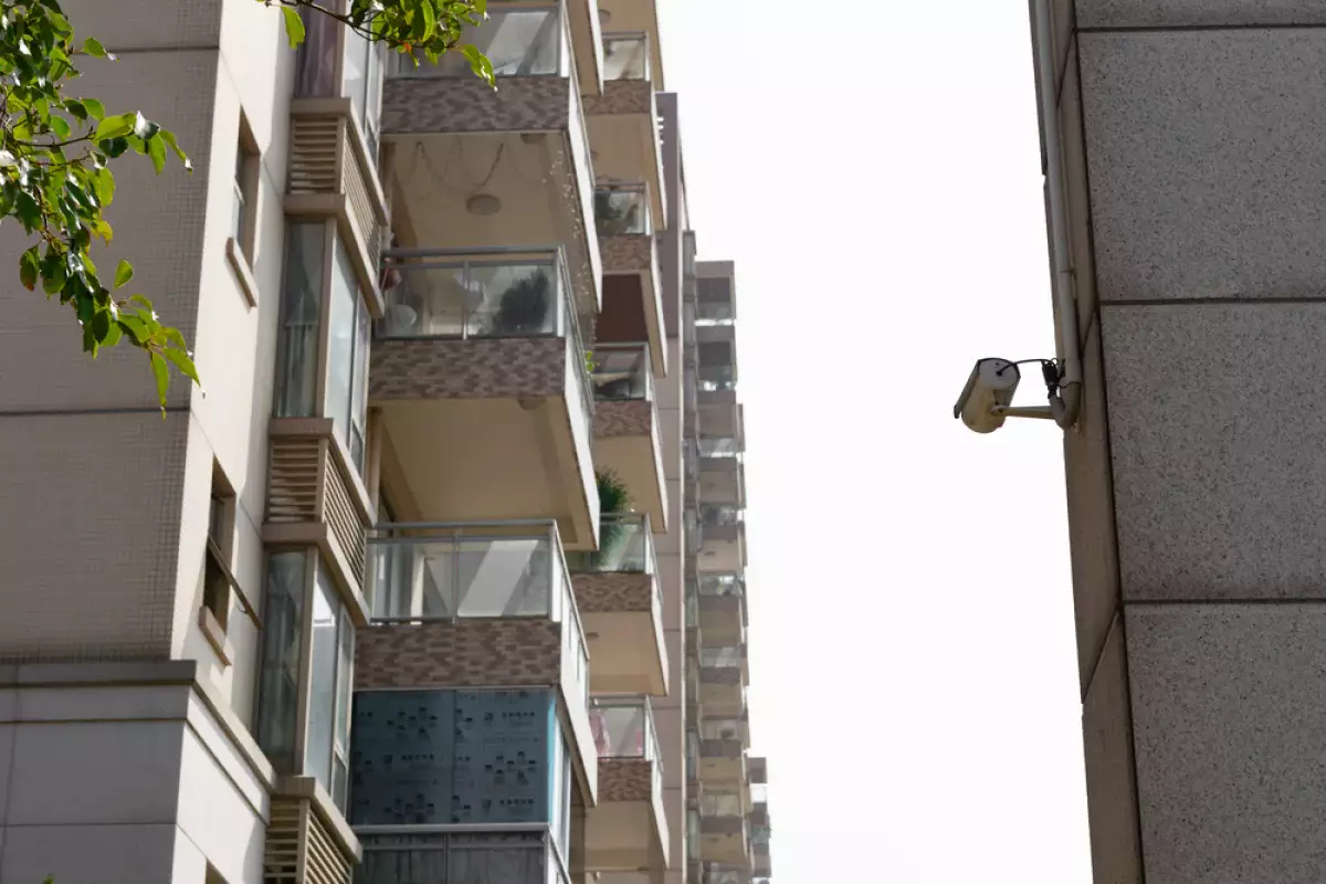 В Таразе женщина выбросила из окна пятого этажа собственных детей