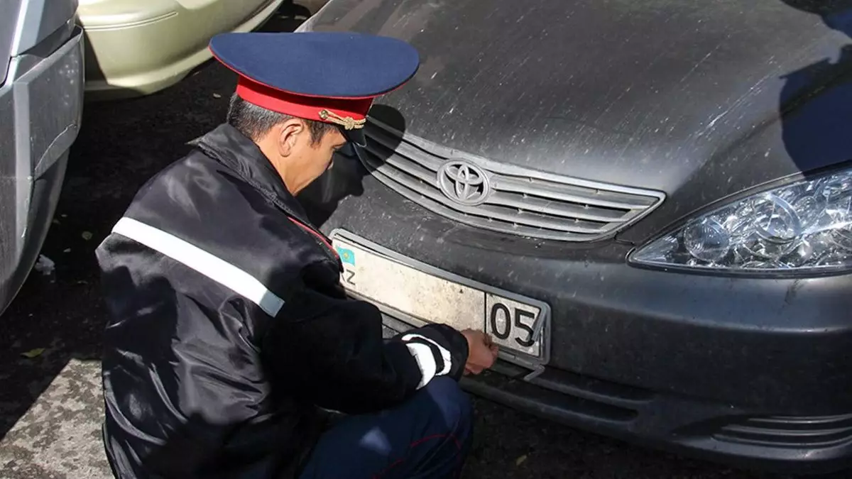 Қазақстанда көлік нөмірін қандай жағдайда алып қоюы мүмкін және оны қалай қайтаруға болады