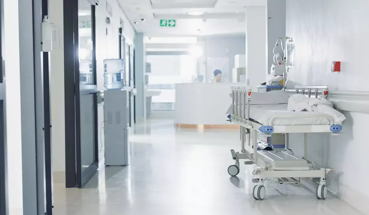 Мать выбросила детей из окна 5-го этажа в Таразе: стало известно о состоянии малышей