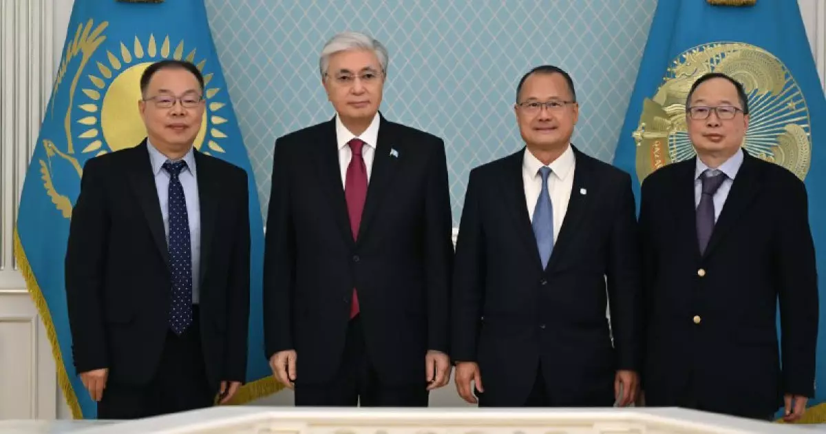  Президент Sunwah Group корпорациясының төрағасымен кездесті 