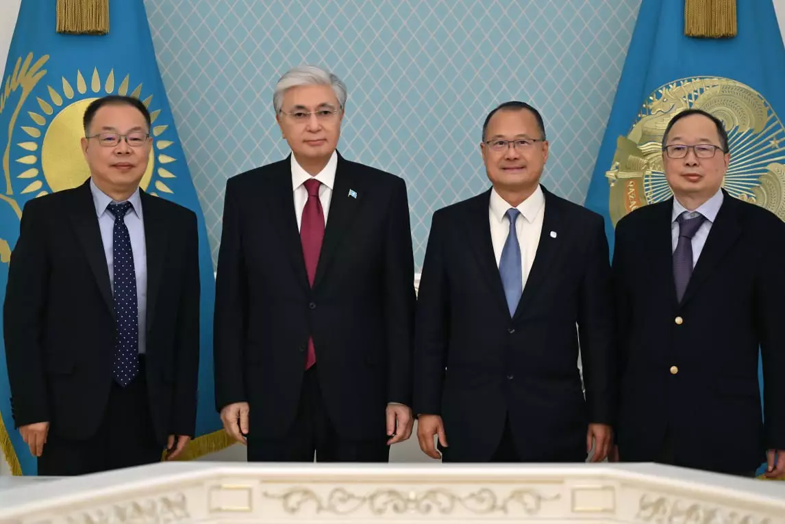 Глава государства принял председателя корпорации Sunwah Group