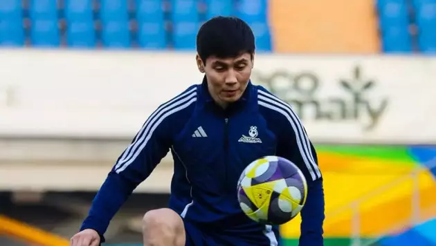 Бауыржан Исламхан 7 дүркін чемпионмен келісімшартқа қол қойды