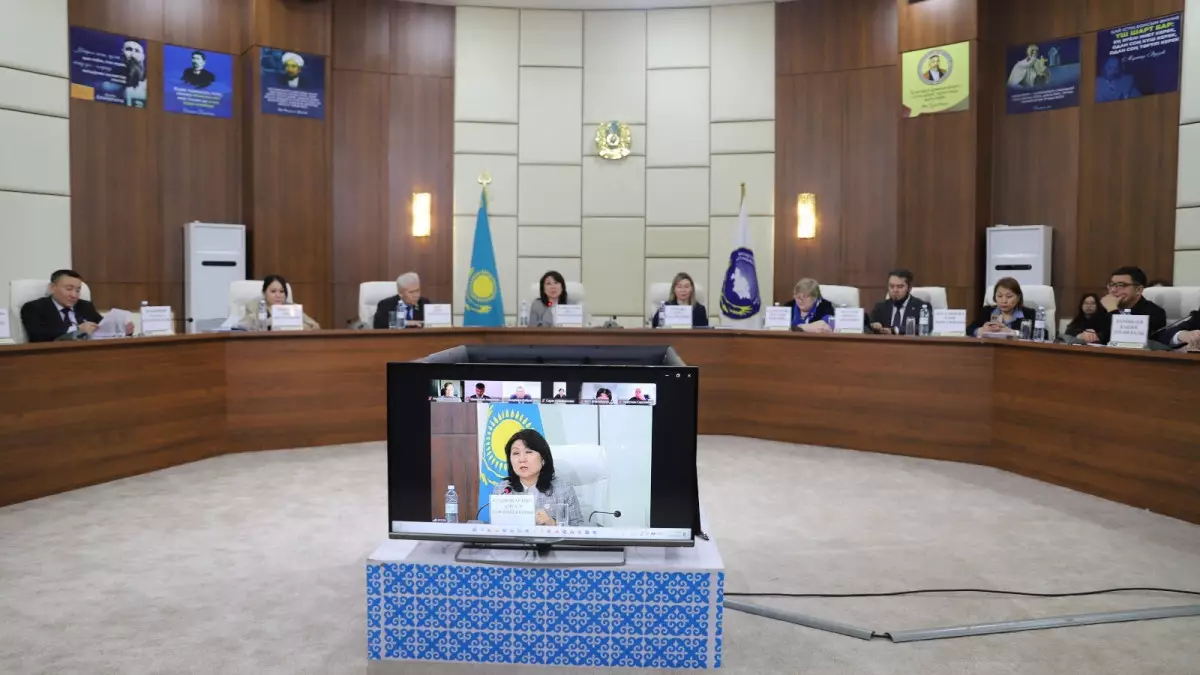 Депутаттар мен заңгерлер жаңа Конституция жобасын қарады