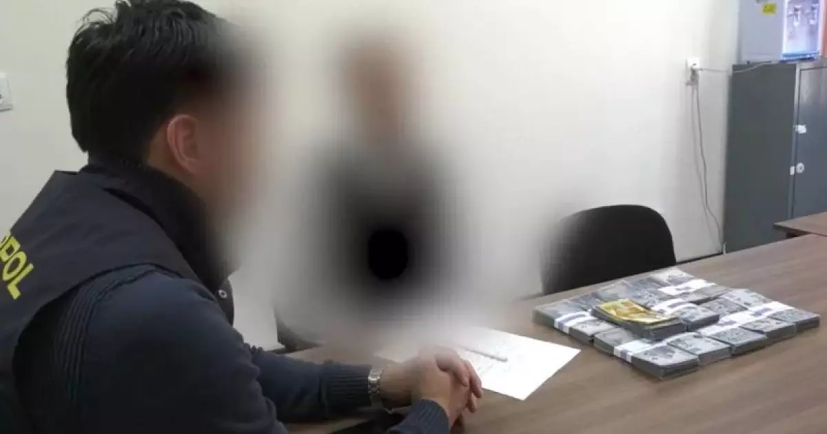  Снял 20 млн тенге и передал курьеру: алматинец попал на удочку мошенников 