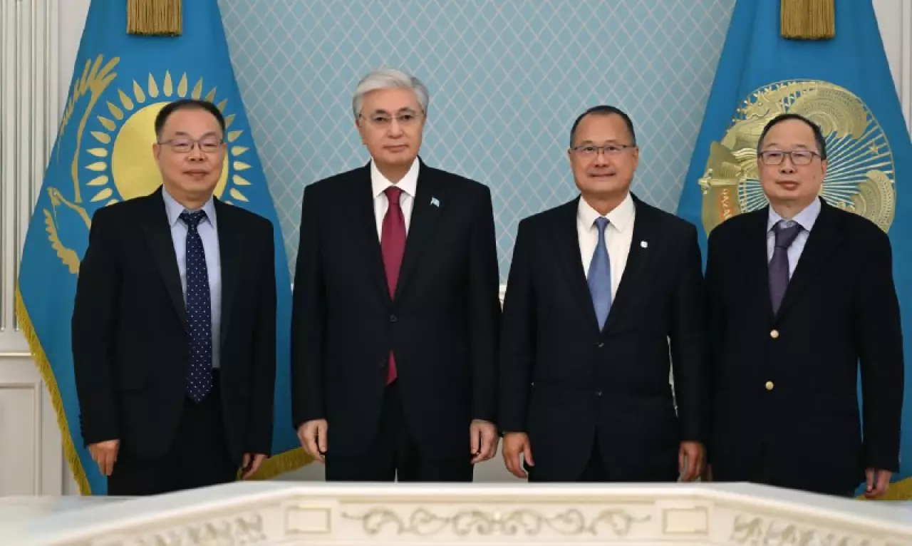 Мемлекет басшысы Sunwah Group корпорациясының төрағасын қабылдады