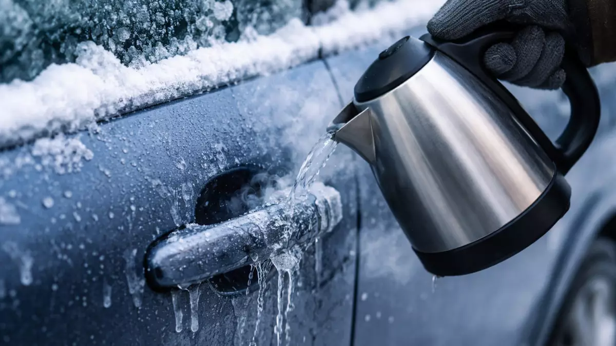 По законам физики: как открыть замёрзший замок машины