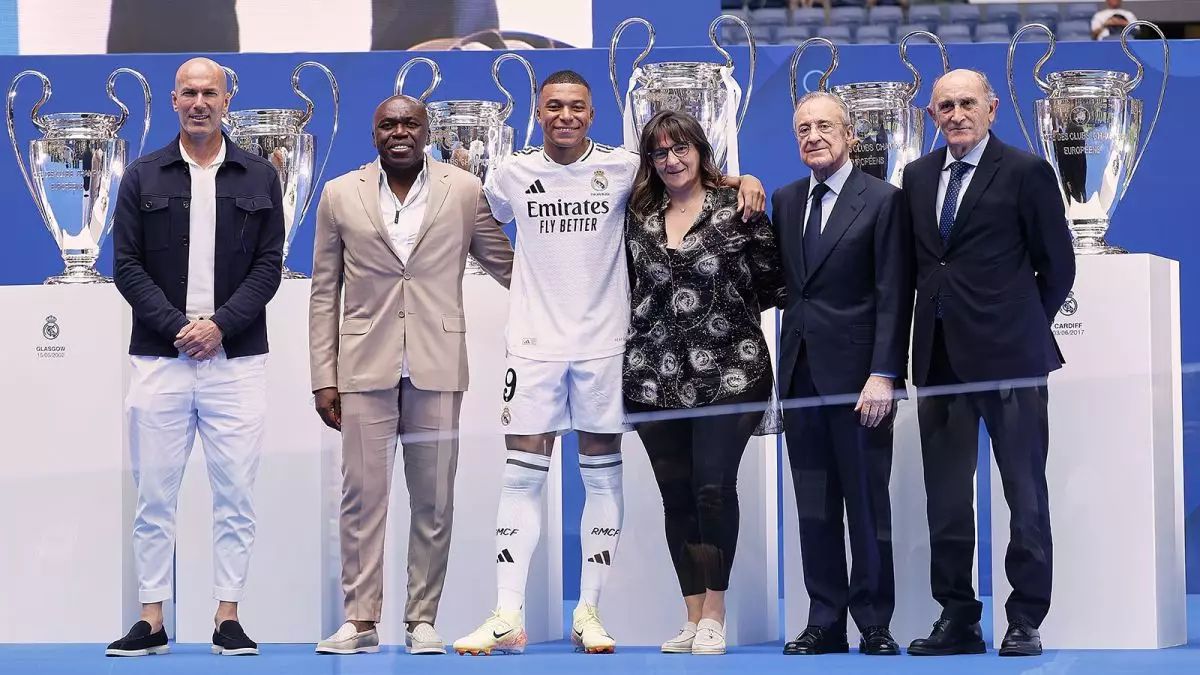 4,5 млн еуро: Мбаппенің анасы «Реалдың» сегіз ойыншысынан да көп жалақы алады