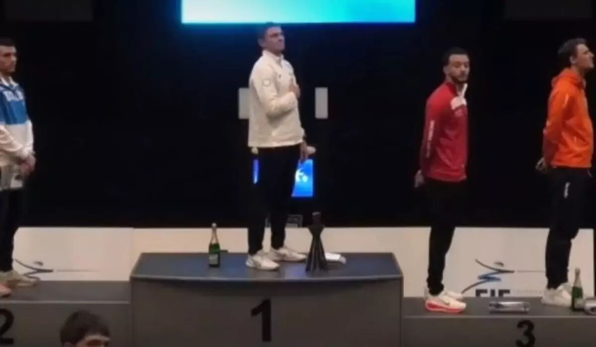 «Мурашки по коже»: фехтовальщики сами спели гимн Казахстана после ошибки организаторов (ВИДЕО)